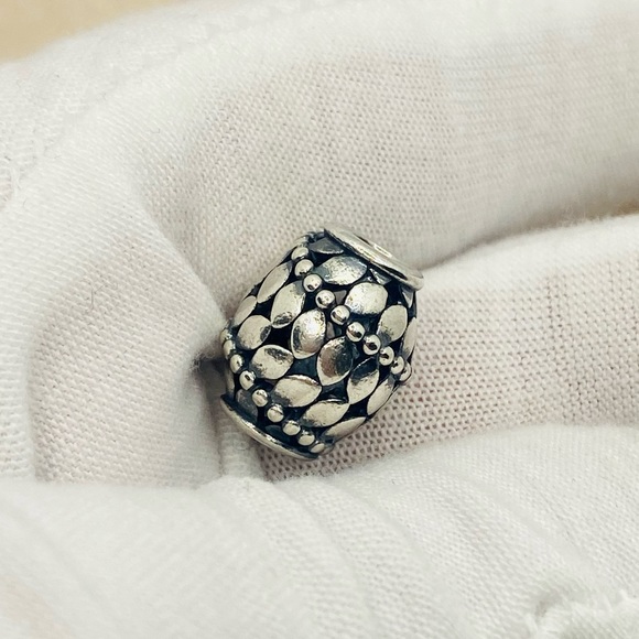 EUC Pandora 791036 Sterling Silver Climbing Ivy Designer Openworks Charm - Picture 5 of 8